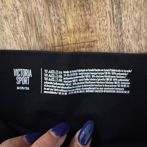 Victoria’s Secret VSX sport leggings with fishnet open knit on legs NWOT medium - Picture 3 of 4